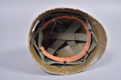 Sous casque américain M-1964 en résine avec...