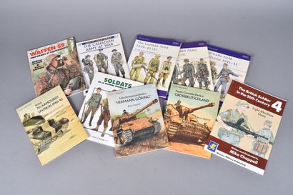 Lot de 10 ouvrages sur les uniformes de la...