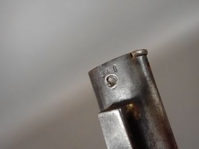 Baïonnette tchèque type VZ33. Poignée à plaquettes...