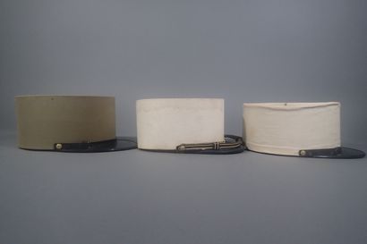 Trois képis de la Légion Etrangère. Deux...