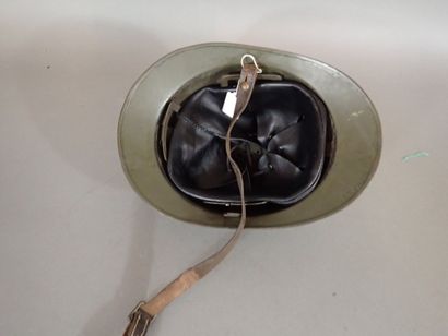 Casque français modèle 1926 en acier peint...