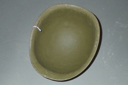 Casque US M1. Coque en acier repeint avec...