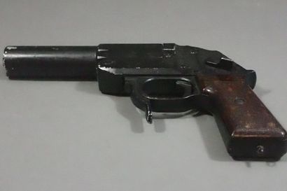 Pistolet lance fusée LP 1 de la DDR en alliage...