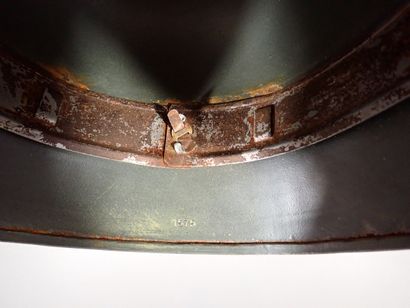 Casque de type allemand. La coque repeint...