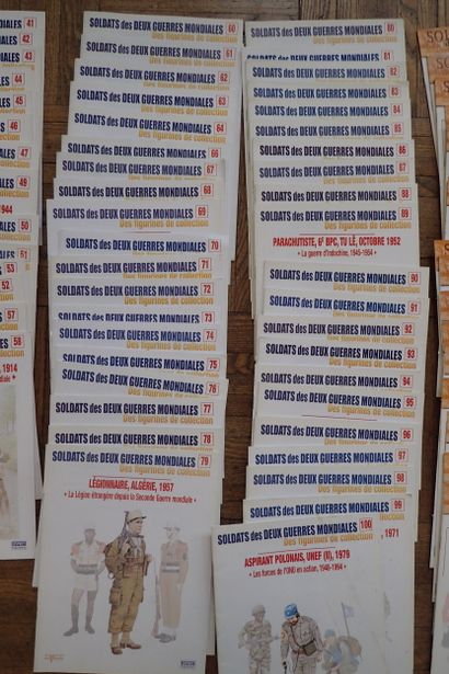 Lot de revues militaires et Cartonia :
-...