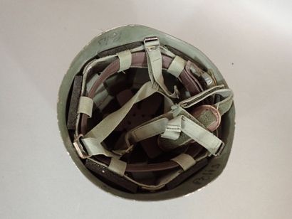 Casque français modèle F1. Coque en acier...