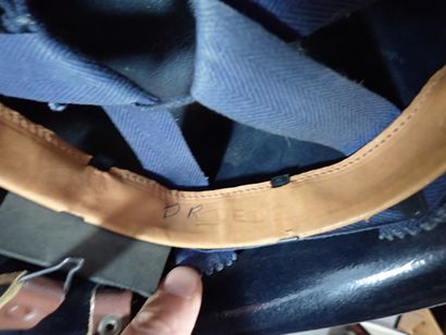 Casque modèle 1953 de la Police. Coque en...