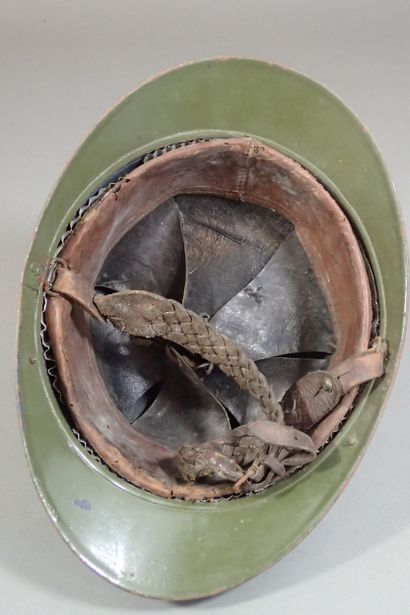 Casque Adrian modèle 1915 en acier repeint...