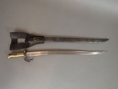 Sabre baïonnette Chassepot modèle 1870. Poignée...
