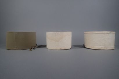 Trois képis de la Légion Etrangère. Deux...