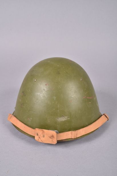 Casque soviétique type Ssh-68. Coque en acier...
