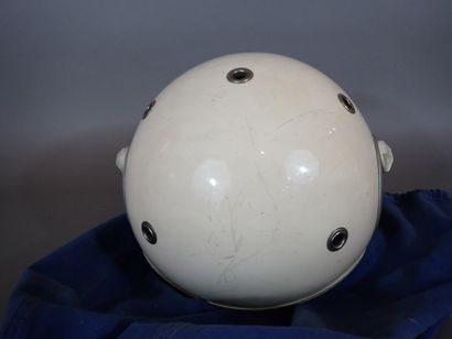 Casque Gueneau type 316, en résine blanche...