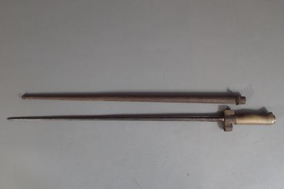 Baïonnette modèle 1886-15 Lebel. Poignée...