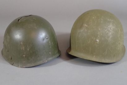 Casque US M1. Coque en acier repeint avec...