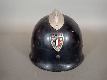 Casque modèle 1953 de la Police. Coque en...