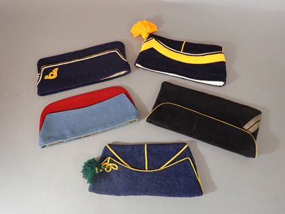 Cinq bonnets de police de forme XIXe dont...