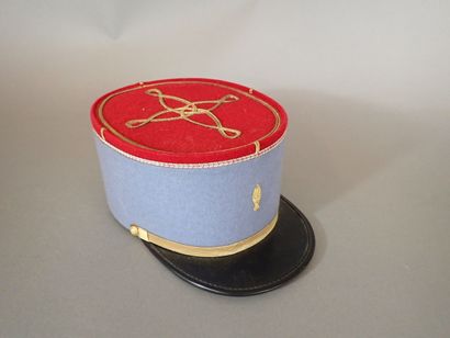 Quinze bonnets de police toutes armes (petits...