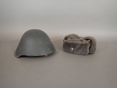 Casque RDA modèle 56. Coque en acier peint...