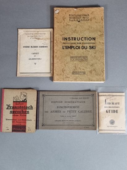 Lot de 5 livres militaires comprenant : ;
-...
