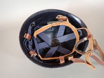 Casque modèle 1953 de la Police. Coque en...