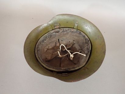 Casque bulgare modèle 36 type C. coque en...