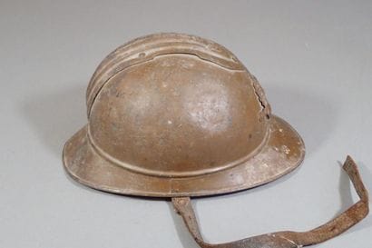 Casque Adrian mod 15 pour l'artillerie, repeint...