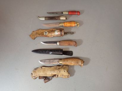 Quatre couteaux Finlandais. Longueur 19 à...