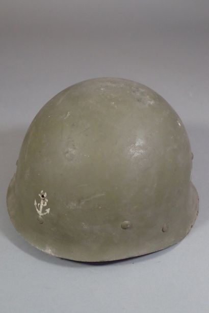 Sous-casque français modèle 51, en fibre...