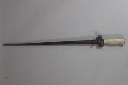 Baïonnette modèle 1886-15 Lebel. Poignée...