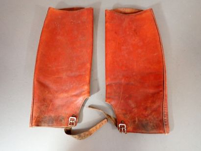 Un ceinturon Sam Brown Belt avec baudrier...