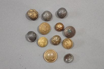 Ensemble de 12 boutons Second Empire dont...