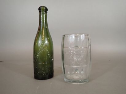 Une chope en verre «Hofbrauhaus» de Rastatt...