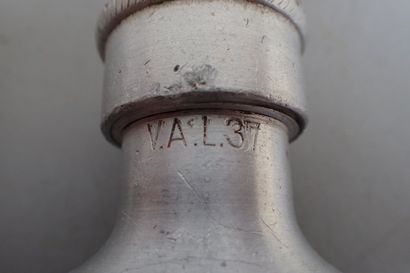 Trois bidons M-31 en alu et un quart daté...