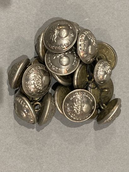 Lot d’insignes et boutons : Insigne PMS (AB...
