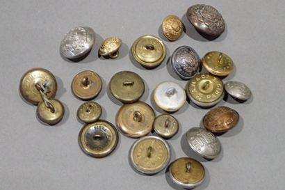 Ensemble de 22 boutons dont ville de Paris,...