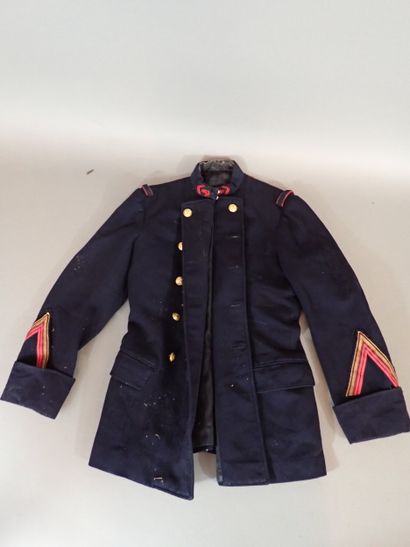 Lot d’uniforme français années 70-80: veste,...