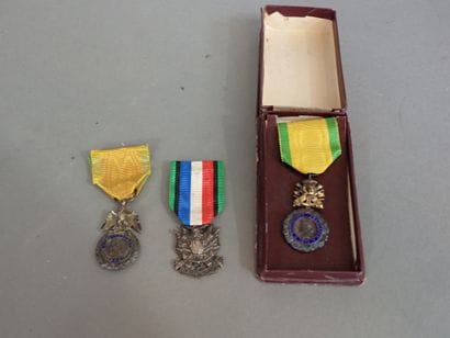Trois décorations: Médaille Militaire Second...