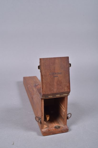 FR. Etui de rangement en bois pour la règle...