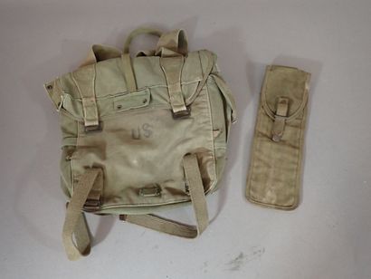 Une musette américaine modèle 1945 (taches,...