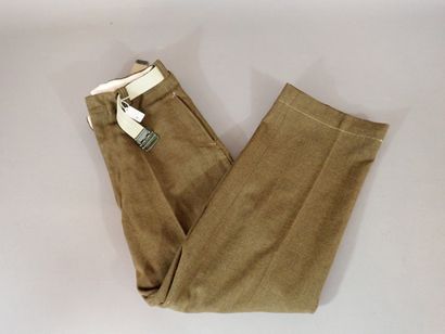 Pantalon en serge de laine brune, type US...