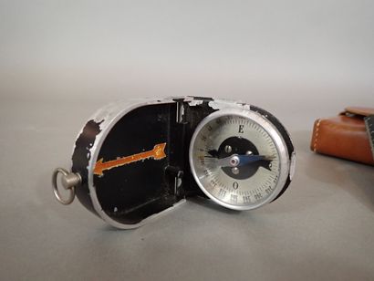 Lot d’instruments scientifiques: Boussole...