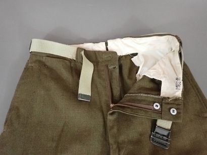 Pantalon en serge de laine brune, type US...