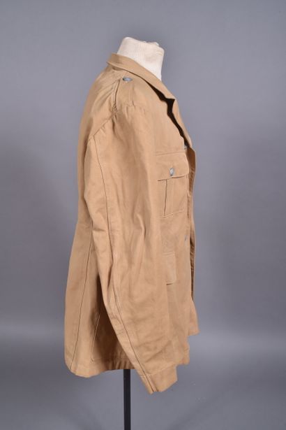 Veste à quatre poches en toile sable. Bouton...