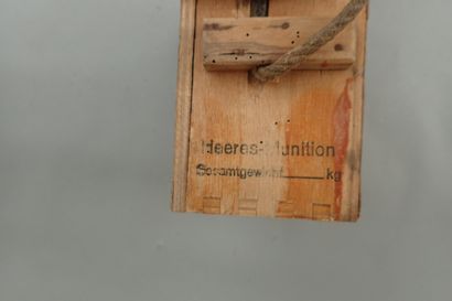 Caisse allemande en bois pour trois obus...
