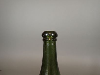 Une chope en verre «Hofbrauhaus» de Rastatt...