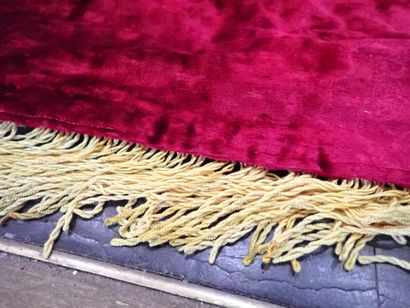 Grand drapeau soviétique uniface en velours...