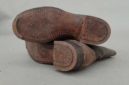 Paire de bottes à tige raccourcie. Non cloutée...