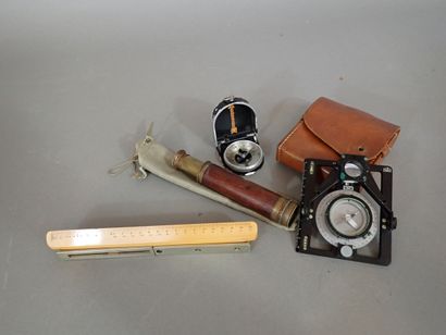 Lot d’instruments scientifiques: Boussole...