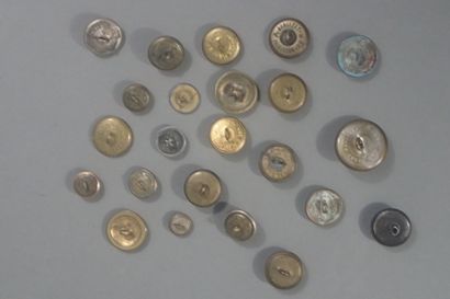 Lot de 23 boutons militaires, différentes...