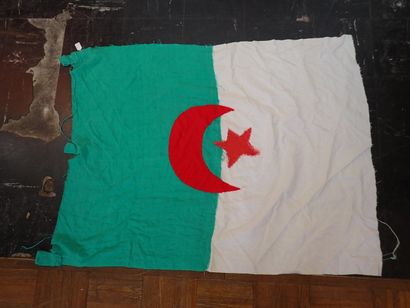 Drapeau artisanal de l’ALN ou FLN. Epoque...